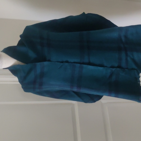 Banana Republic 100% wool soft Dark Green scarf/wrap - Picture 3 of 10